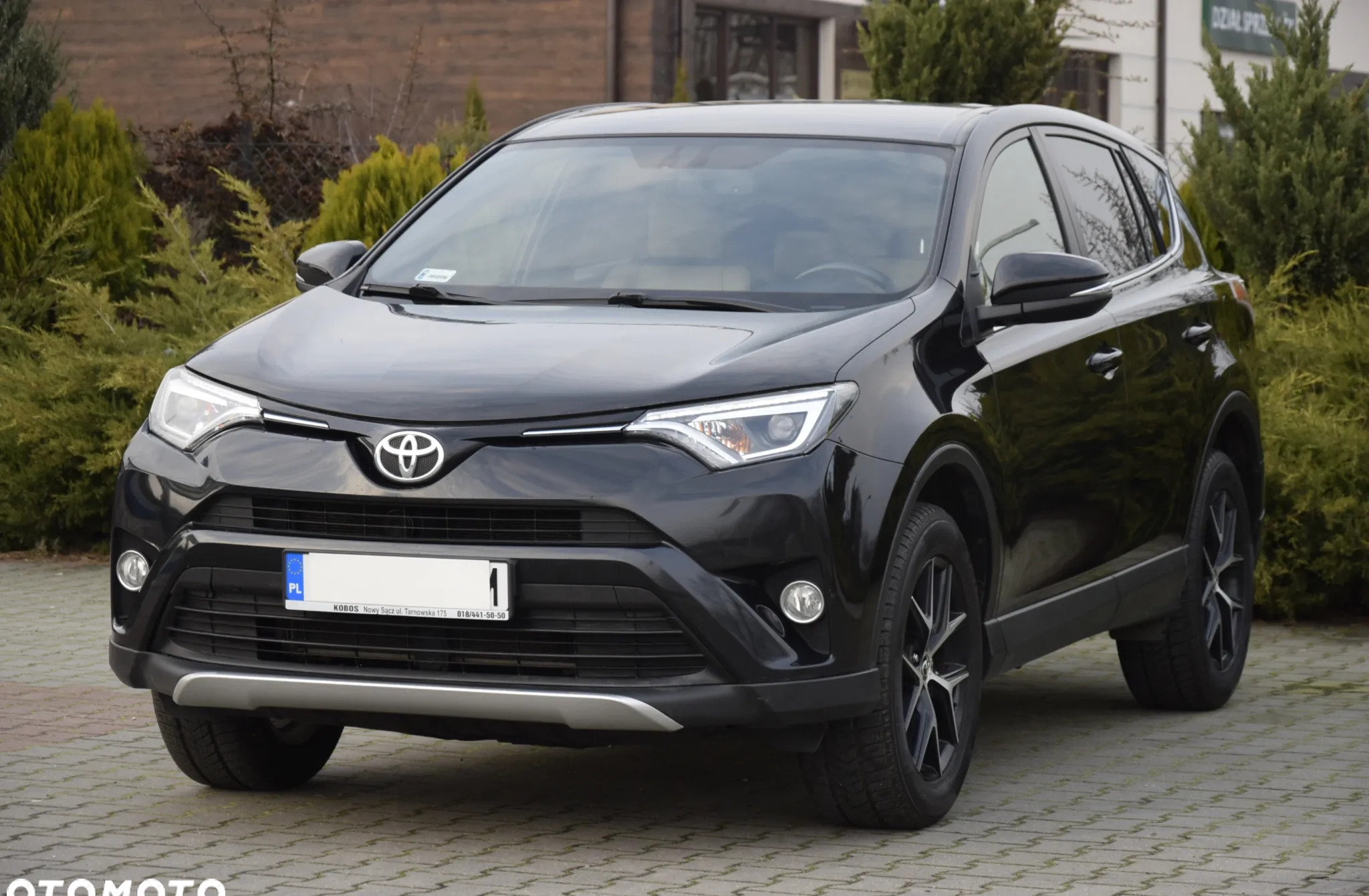 Toyota RAV4 cena 66800 przebieg: 328000, rok produkcji 2016 z Żuromin małe 326